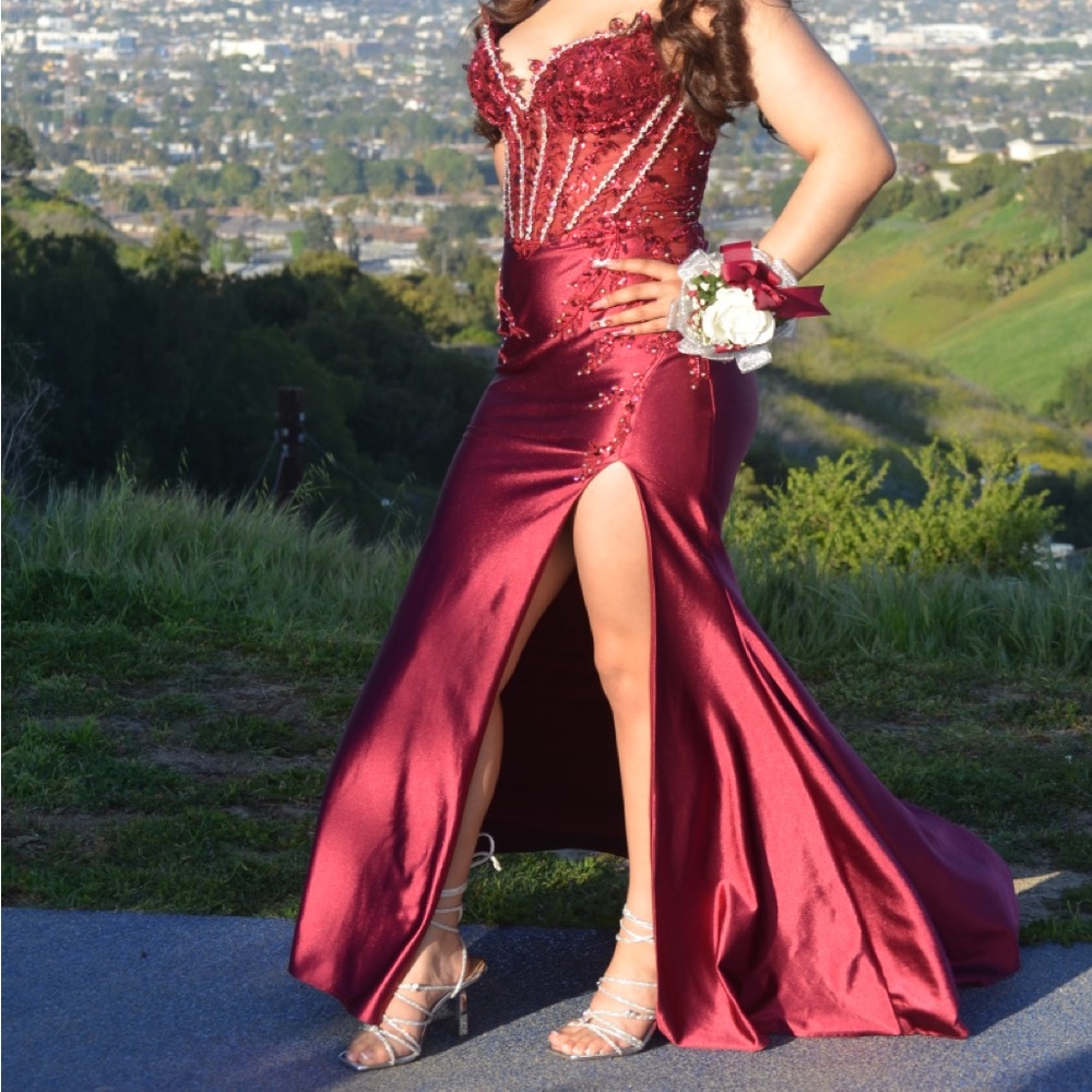 Elegant Burgundy Prom Dress